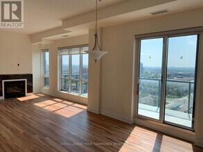 9088 Yonge St in Richmond Hill, ON - Building Photo - Building Photo