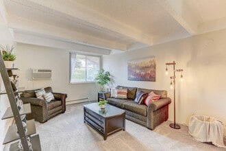 Summit View Village Apartments in Golden, CO - Foto de edificio - Building Photo
