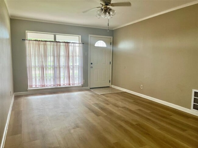 3001 15th Ave N in Texas City, TX - Building Photo - Building Photo