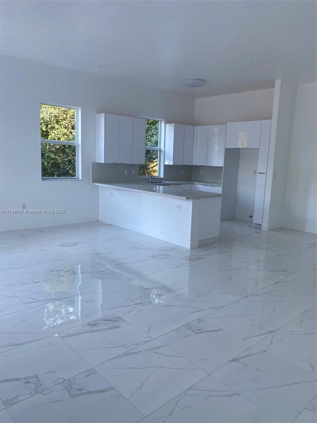 1482 NW 46th St in Miami, FL - Building Photo - Building Photo