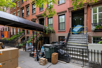 156 W 13th St in New York, NY - Building Photo - Building Photo