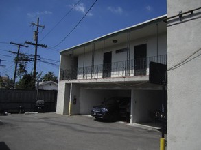 3711 S Western Ave in Los Angeles, CA - Building Photo - Building Photo