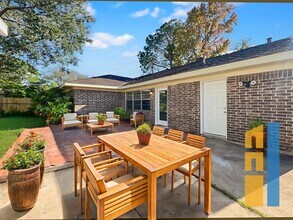 9206 Sharpview Dr in Houston, TX - Building Photo - Building Photo