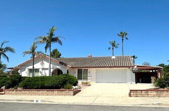 907 St Marys Ln in Santa Barbara, CA - Foto de edificio - Building Photo