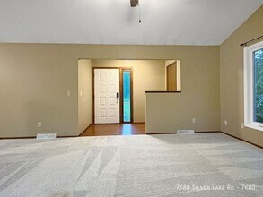 7680 Silver Lake Rd in Mounds View, MN - Building Photo - Building Photo