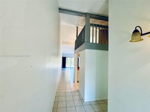 10211 Buttercup Ct in Pembroke Pines, FL - Building Photo - Building Photo