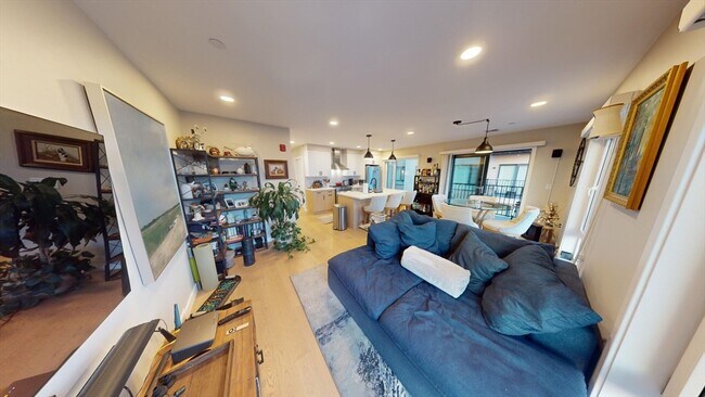 457 W Broadway, Unit 306 in Boston, MA - Building Photo - Building Photo