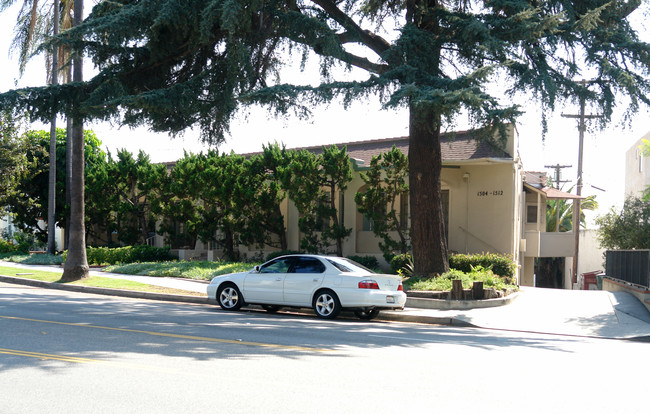 1502 E Wilson Ave in Glendale, CA - Foto de edificio - Building Photo