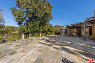 15401 Brownwood Pl in Los Angeles, CA - Building Photo - Building Photo