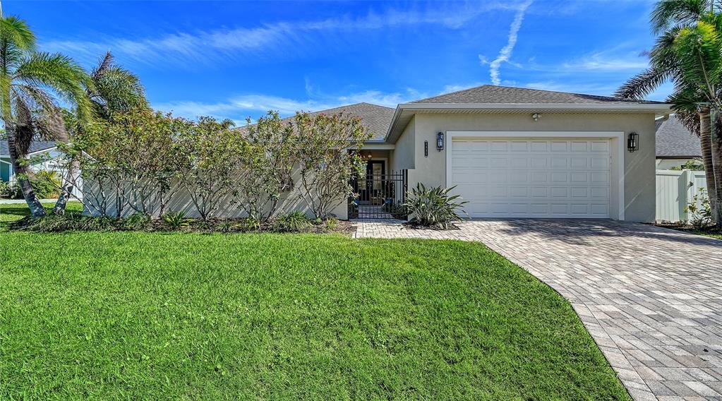 1111 Mallorca Dr in Bradenton, FL - Building Photo