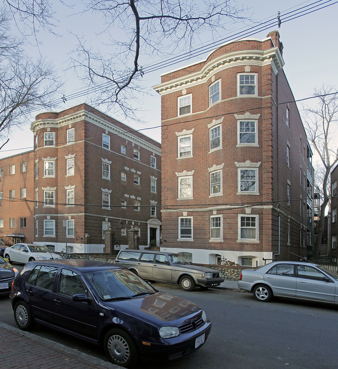 Colonial Court in Cambridge, MA - Building Photo