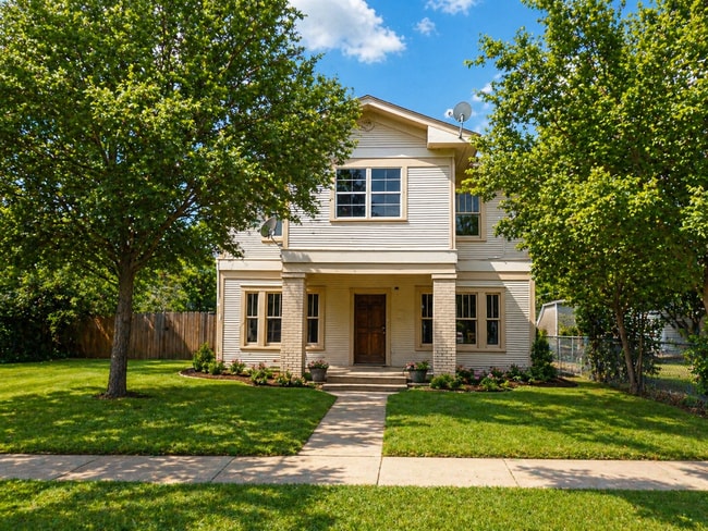 307 W Adams St