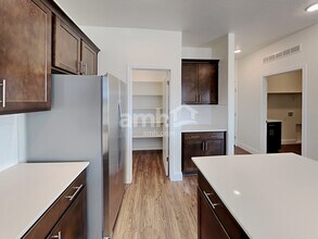 3324 Fields Ave in Syracuse, UT - Foto de edificio - Building Photo