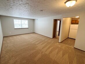 225 Hillview Ln, Unit 203 in Youngwood, PA - Building Photo - Building Photo