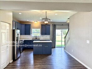 3388 Glasgow Dr in Groveport, OH - Building Photo - Building Photo