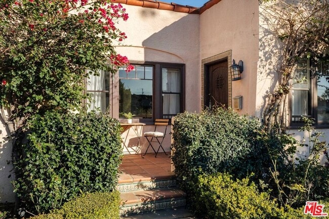 428 N Alta Vista Blvd in Los Angeles, CA - Building Photo - Building Photo