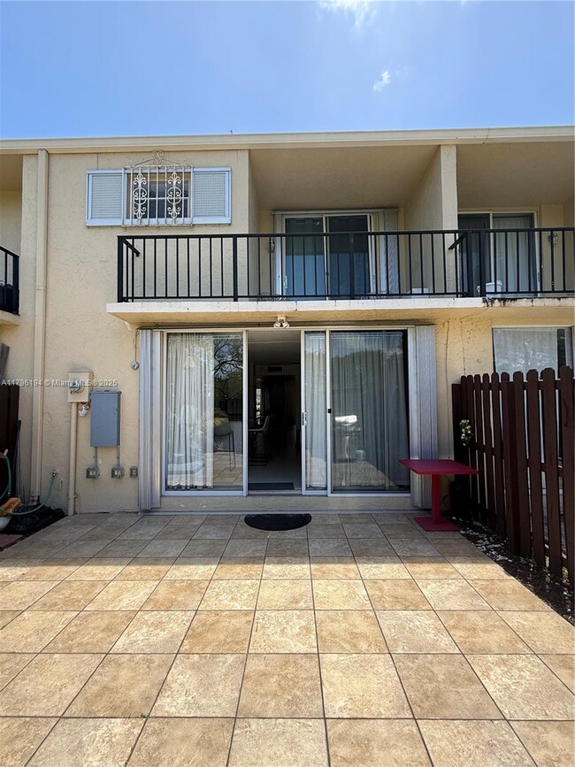 2207 NE 7th St in Hallandale Beach, FL - Building Photo - Building Photo