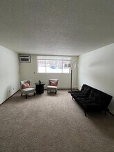 3050 Old Hwy 8 in Roseville, MN - Foto de edificio - Building Photo
