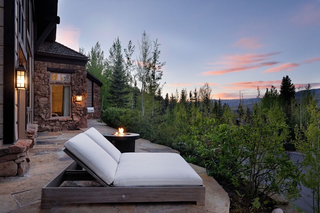 353 Pfister Dr in Aspen, CO - Building Photo