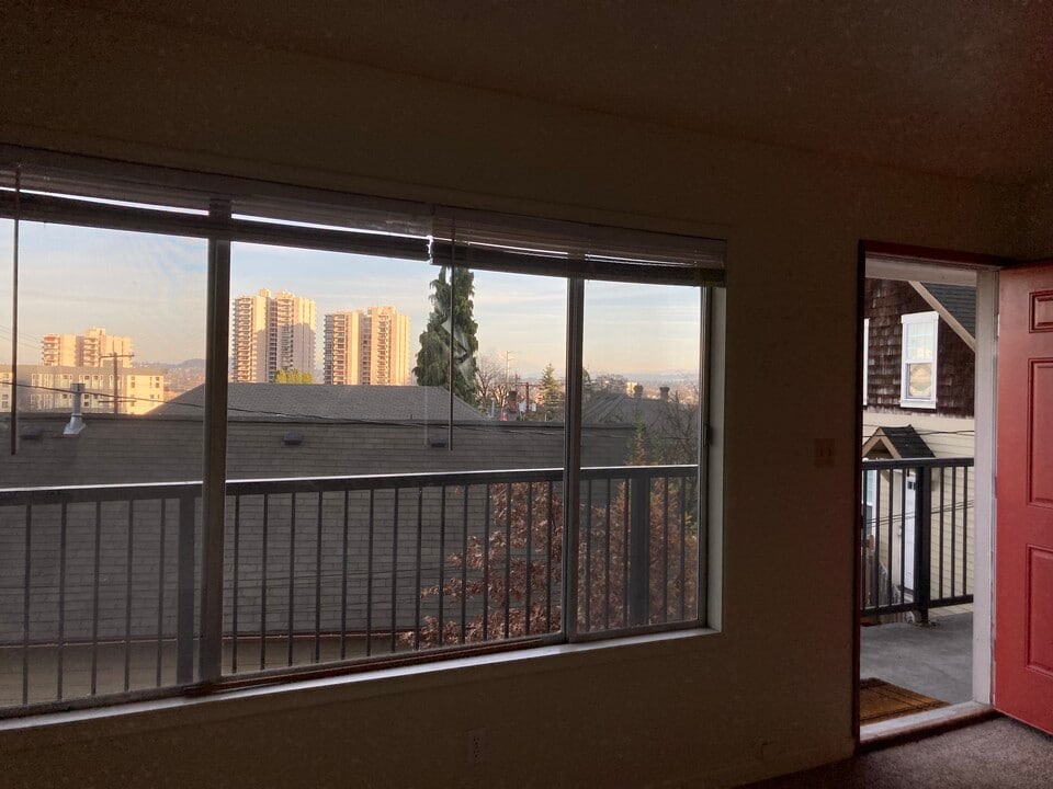 650 SW Sherman St in Portland, OR - Foto de edificio