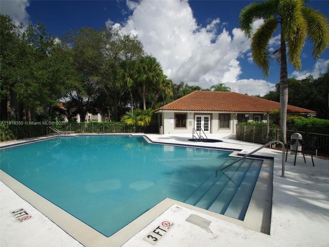 8321 Coral Lake Dr in Coral Springs, FL - Foto de edificio - Building Photo