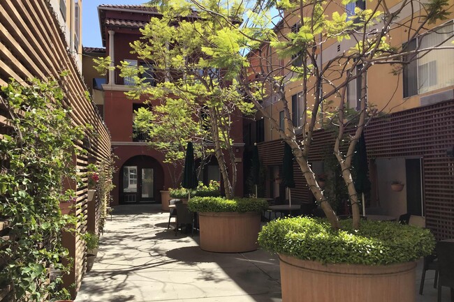 Atrium Garden in San Jose, CA - Foto de edificio - Building Photo