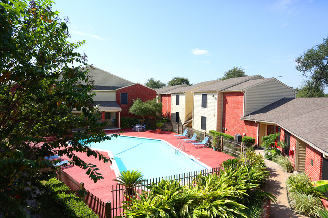 Brookbend Apartments in Houston, TX - Foto de edificio - Building Photo