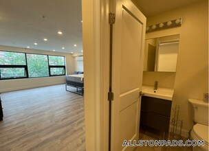 1028a Commonwealth Ave in Boston, MA - Building Photo - Building Photo