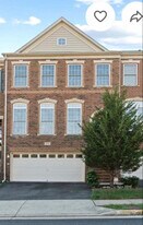 5447 Serviceberry St in Centreville, VA - Building Photo