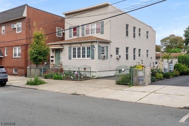 221 Quincy Ave in Kearny, NJ - Building Photo