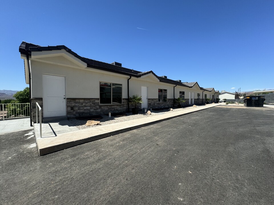 435 N Stone Mountain Dr in Saint George, UT - Building Photo