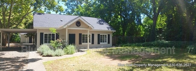 1025 Ivy St in Chico, CA - Building Photo - Building Photo