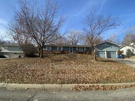 1913 Jenny Wren Rd in Lawrence, KS - Building Photo