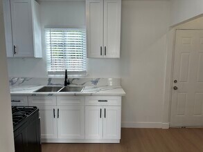 2651 S Cloverdale Ave, Unit 2651 in Los Angeles, CA - Building Photo - Building Photo
