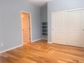 8229 Honey Brook Ct in Corona, CA - Foto de edificio - Building Photo