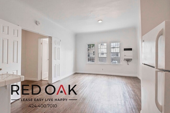 property at 706 N St Andrews Pl