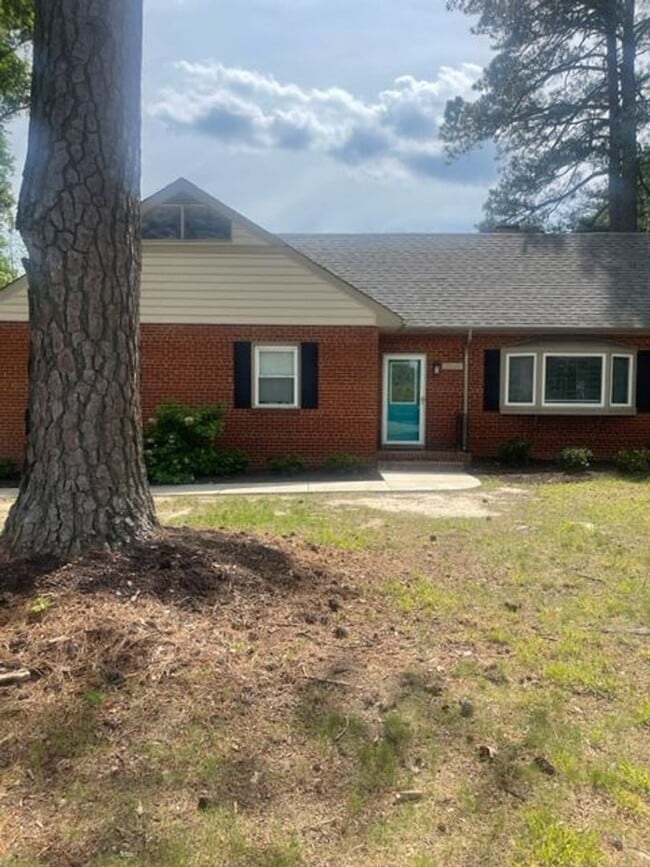 5701 Monument Ave in Richmond, VA - Building Photo - Building Photo