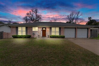2009 Northridge Dr in Austin, TX - Building Photo - Building Photo