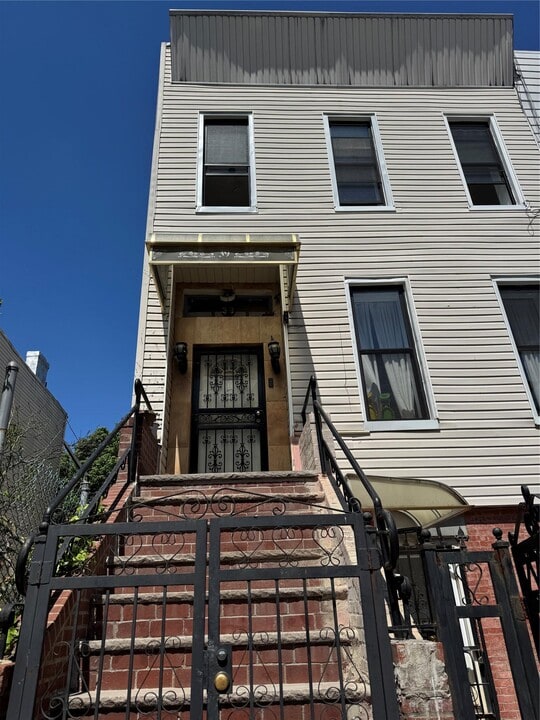 39 Cornelia St in Brooklyn, NY - Building Photo