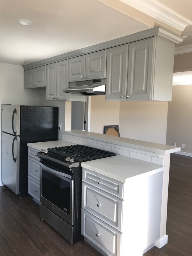 749 Center Pl, Unit A in Manhattan Beach, CA - Building Photo - Building Photo