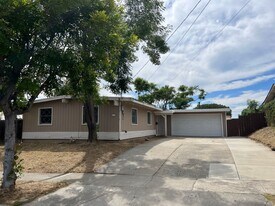 5610 Heidi St in La Mesa, CA - Building Photo