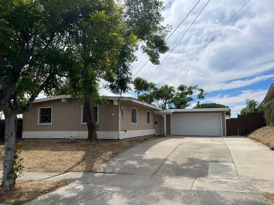 5610 Heidi St in La Mesa, CA - Building Photo