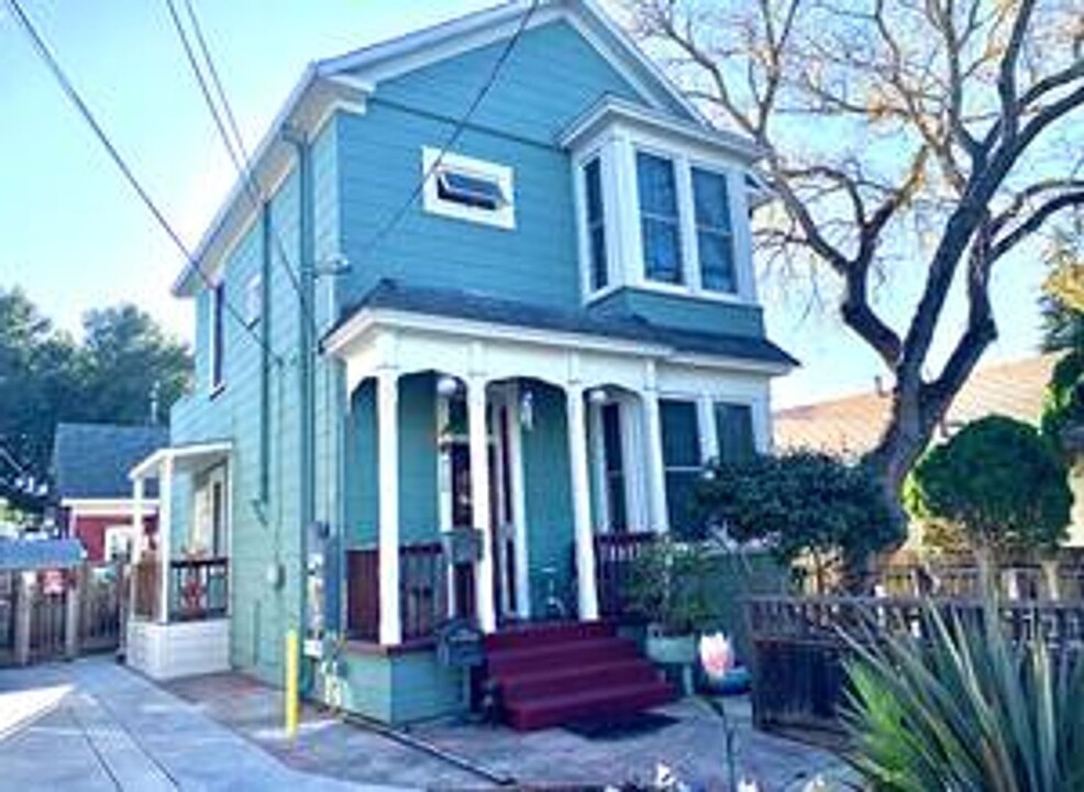 2128 Pacific Ave in Alameda, CA - Building Photo