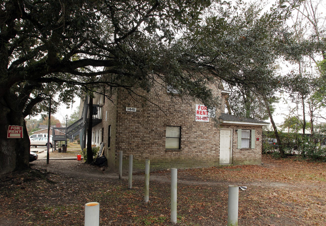 1441 Remount Rd in Charleston, SC - Building Photo - Building Photo