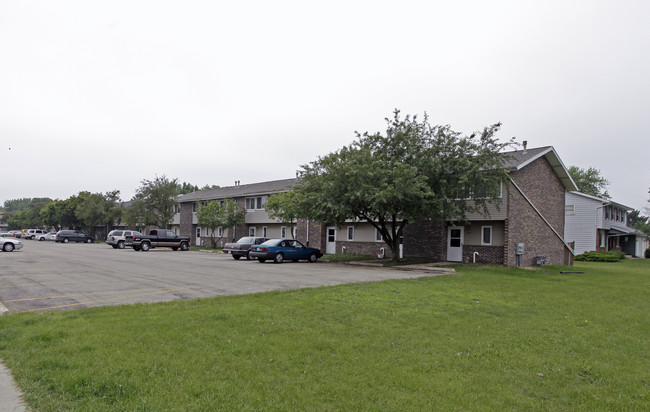 Woodlane Townhomes in Janesville, WI - Foto de edificio - Building Photo