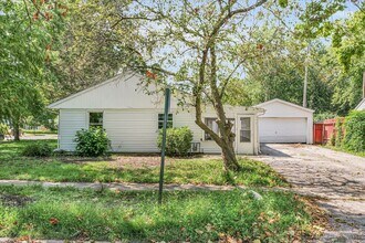 1008 E Delaware Ave in Urbana, IL - Building Photo - Building Photo