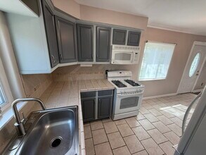 28124 Brentwood St in Southfield, MI - Building Photo - Building Photo