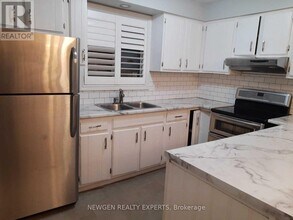 264 Laurentian Dr in Kitchener, ON - Building Photo - Building Photo