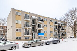 375 De Dreux Rue in Laval, QC - Building Photo