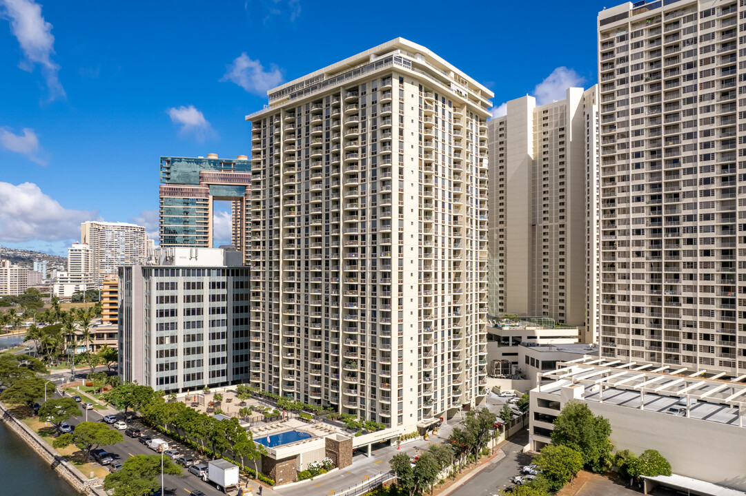 1717 Ala Wai in Honolulu, HI - Foto de edificio